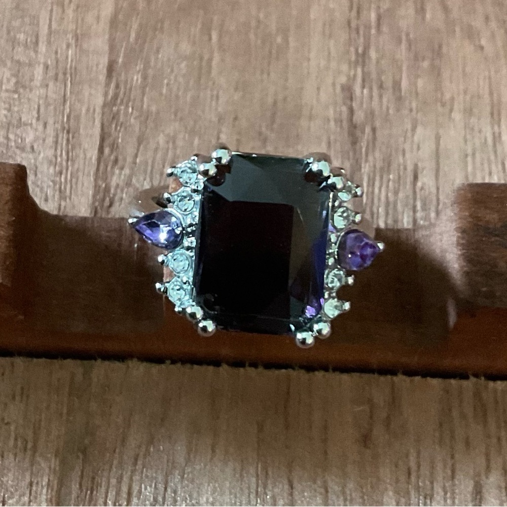 Beautiful Amethyst Ring size 8, Brand New - Picture 2 of 3